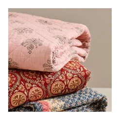 Quilt tæppe - lyserødt med gråt mønster